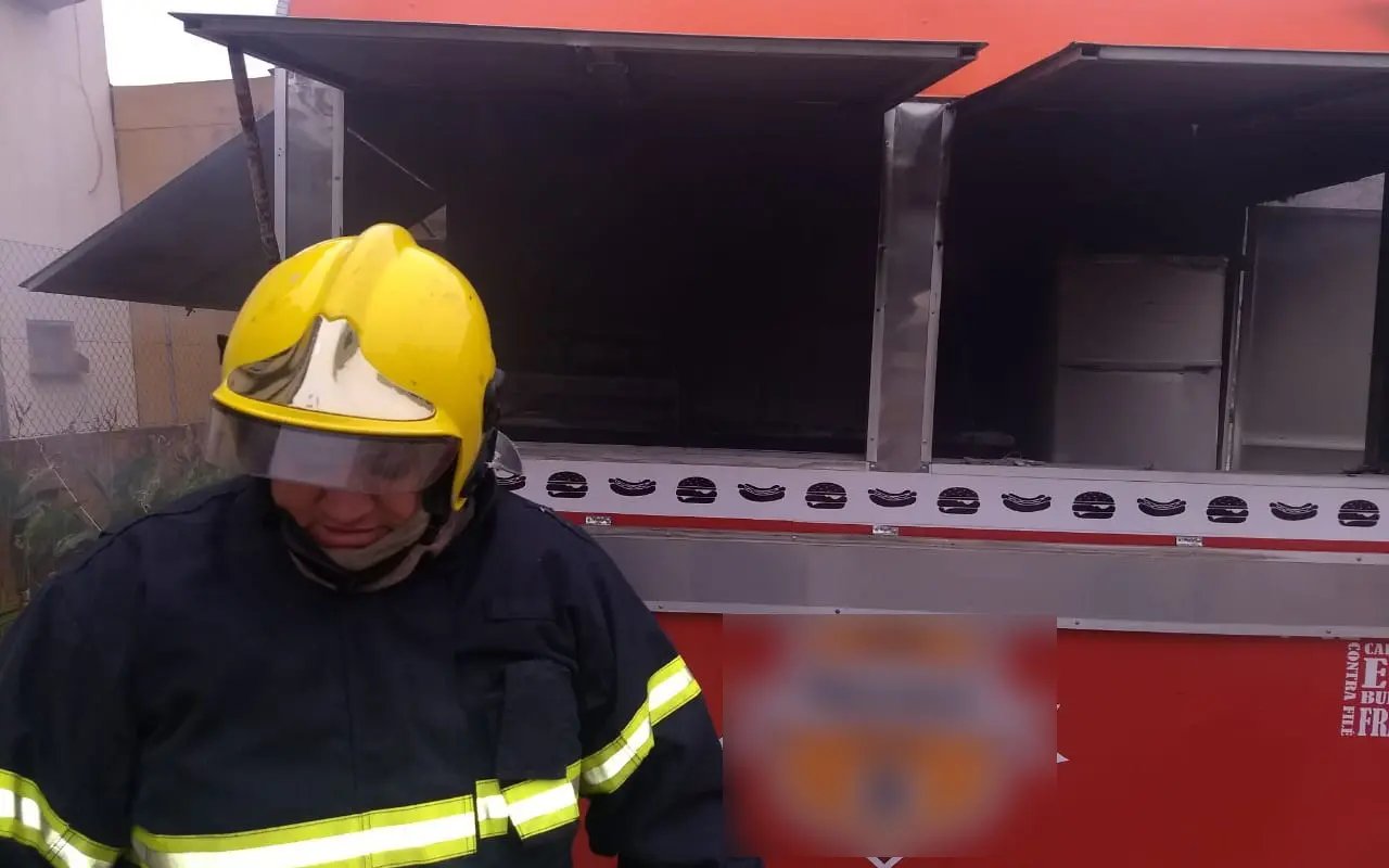 Trailer de lanche sofre princípio de incêndio no Santa Rita
