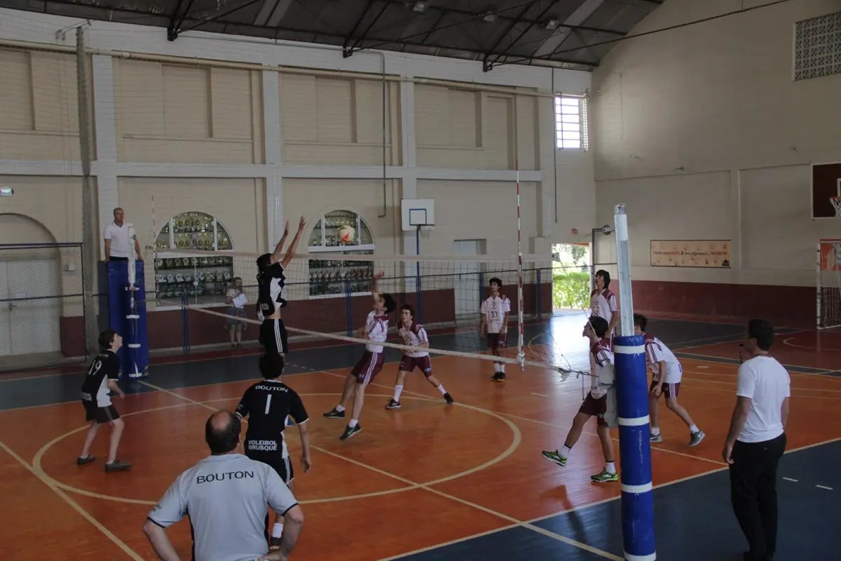 Futsal e voleibol marcam dia nos Jogos Escolares de Brusque