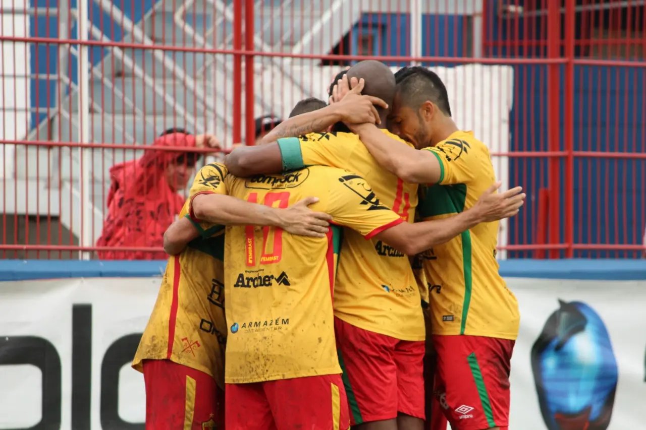 Brusque goleia Barroso na abertura da Copa SC