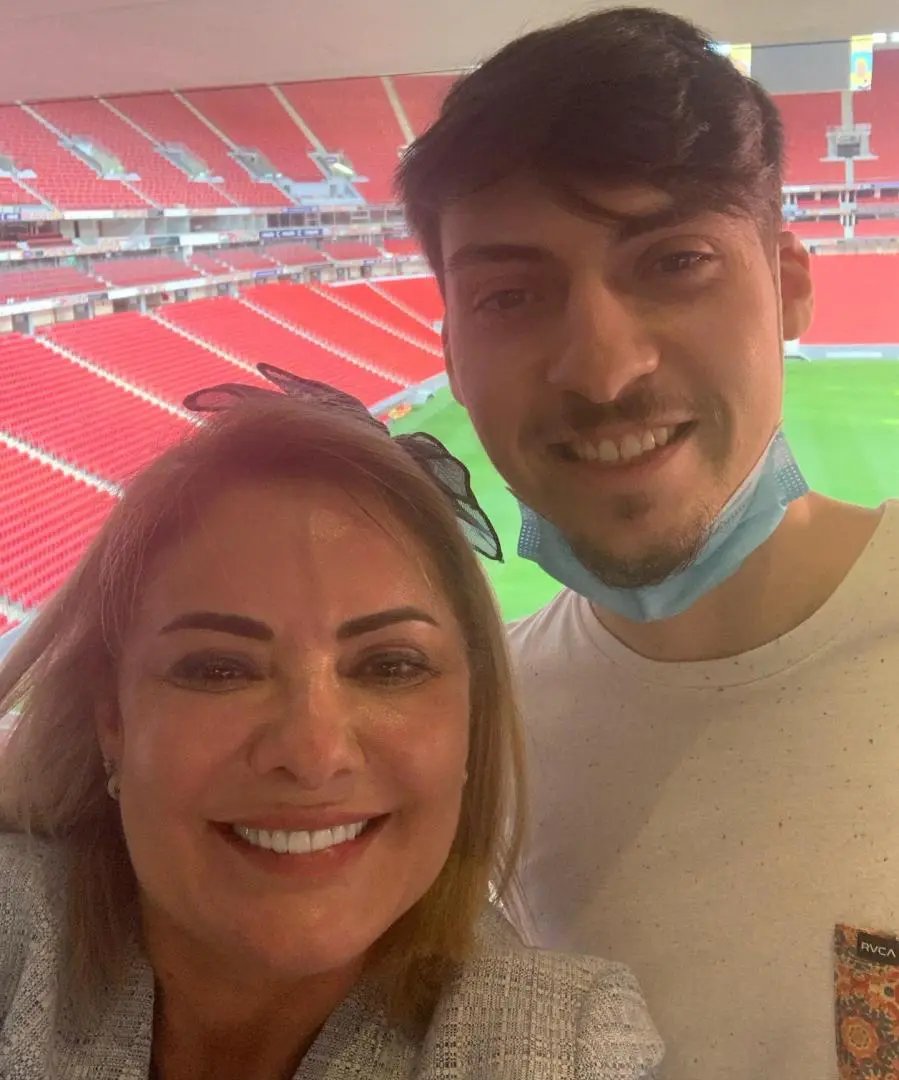 Filho mais novo de Bolsonaro est&aacute; com covid-19