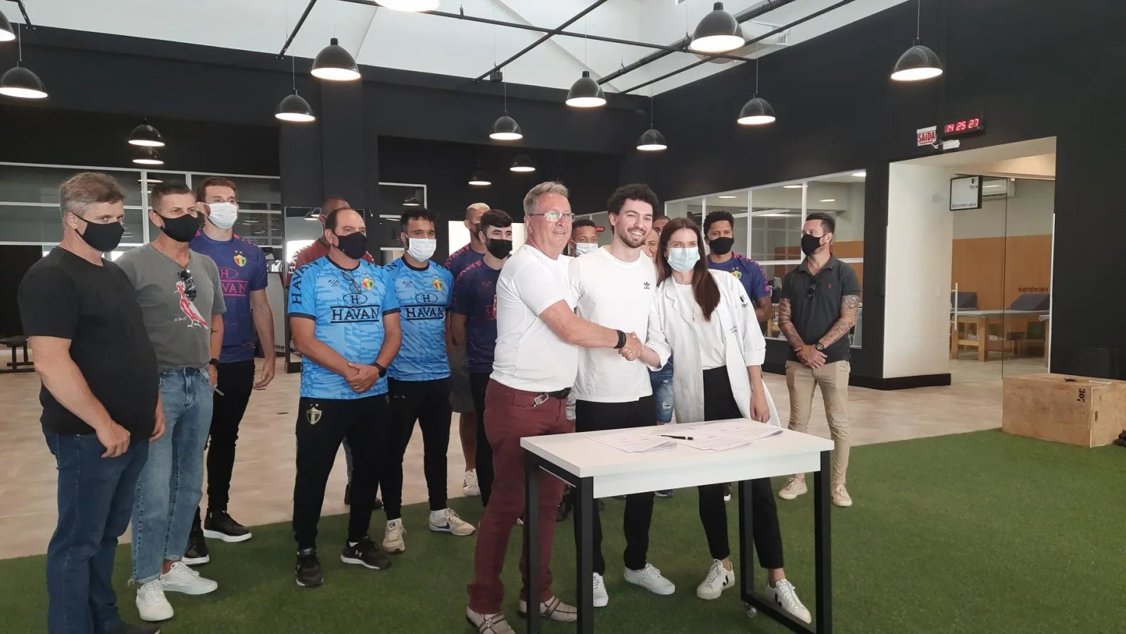 (V&iacute;deo) Brusque e Fibra Fisio renovam parceria para recupera&ccedil;&atilde;o de atletas