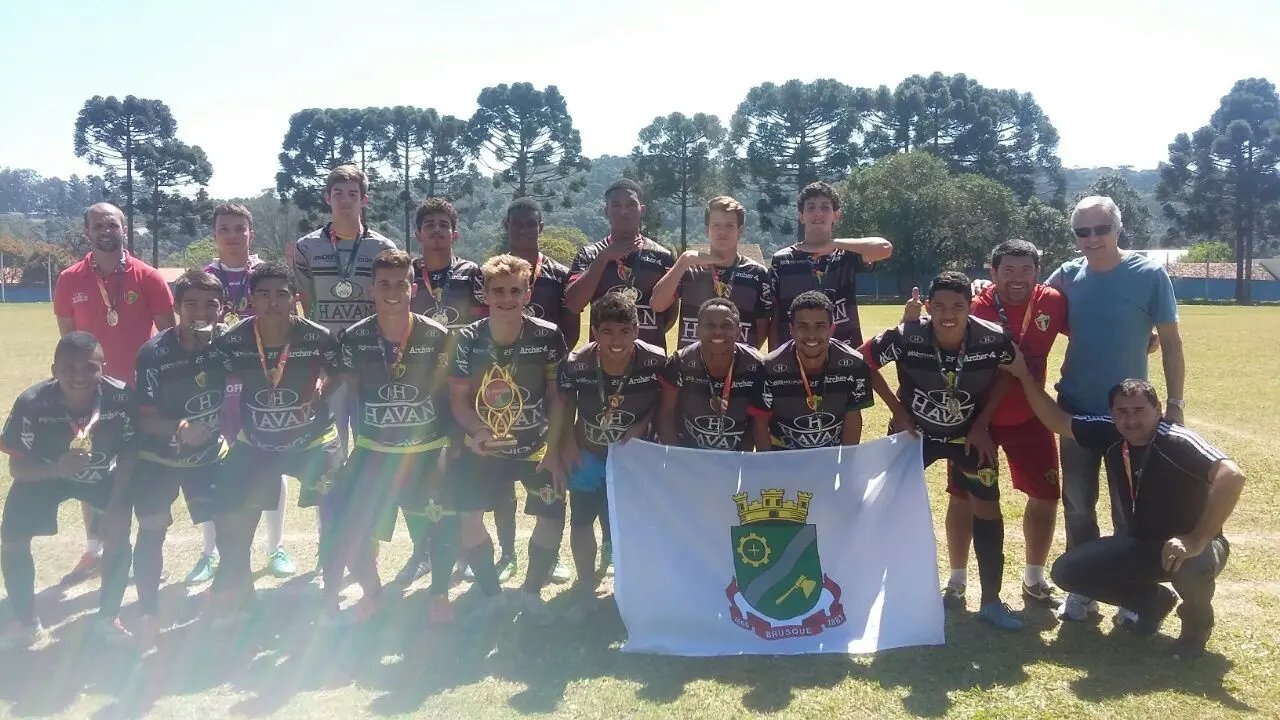 Base do Brusque FC garante vaga para Tubarão