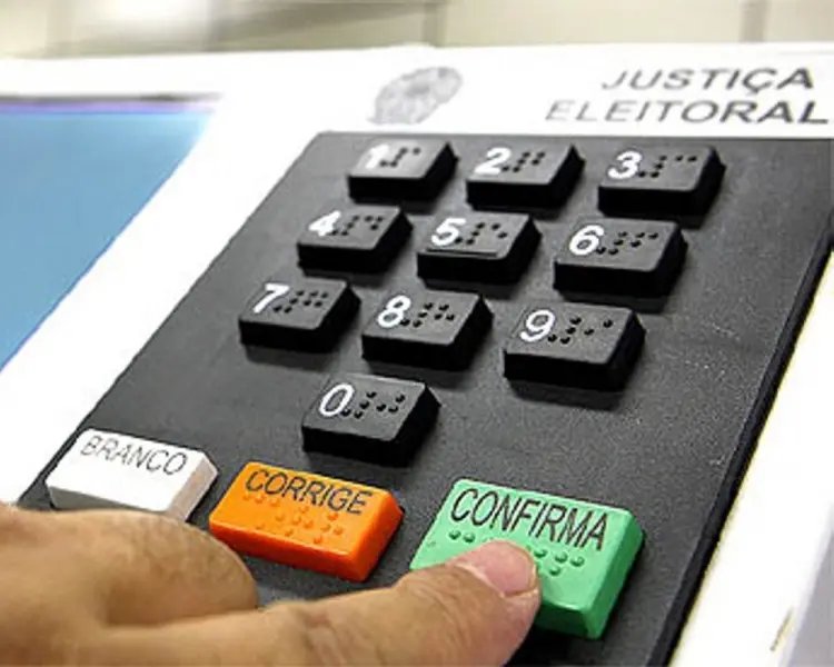 Onze candidatos disputam a preferência de eleitores
