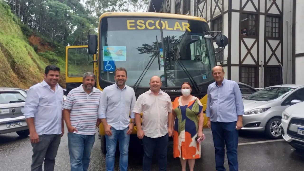 Frota da Secretaria de Educa&ccedil;&atilde;o &eacute; ampliada com novo &ocirc;nibus escolar