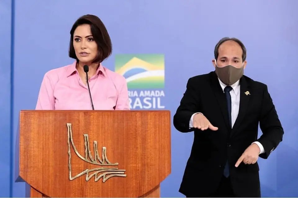 Michele Bolsonaro &eacute; diagnosticada com Covid-19