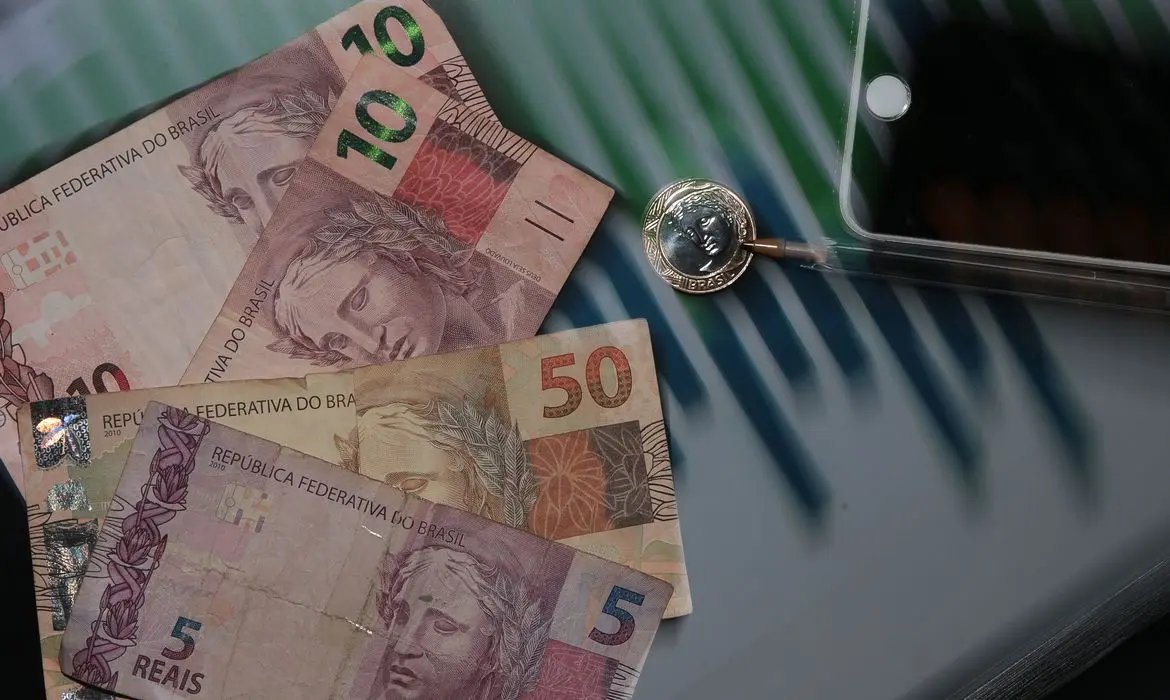 Entra em vigor novo sal&aacute;rio m&iacute;nimo nacional