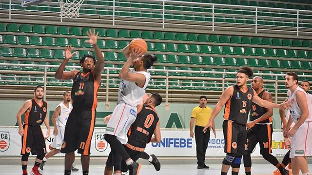 Brusque enfrenta Joinville nesta sexta 