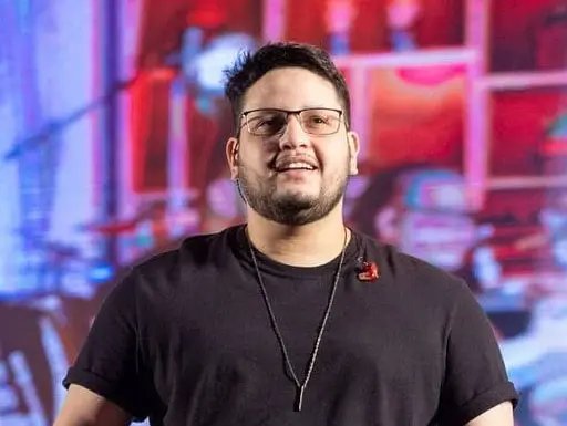 Cantor sertanejo Maur&iacute;lio morre aos 28 anos
