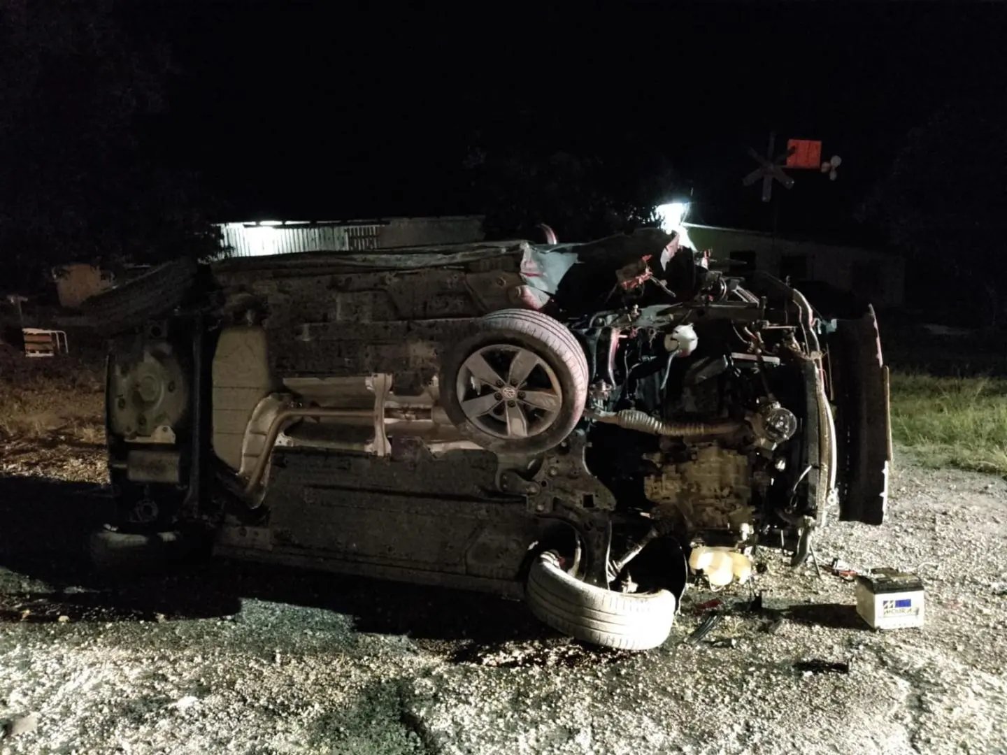 Carro sai da pista e capota em rodovia de SC 