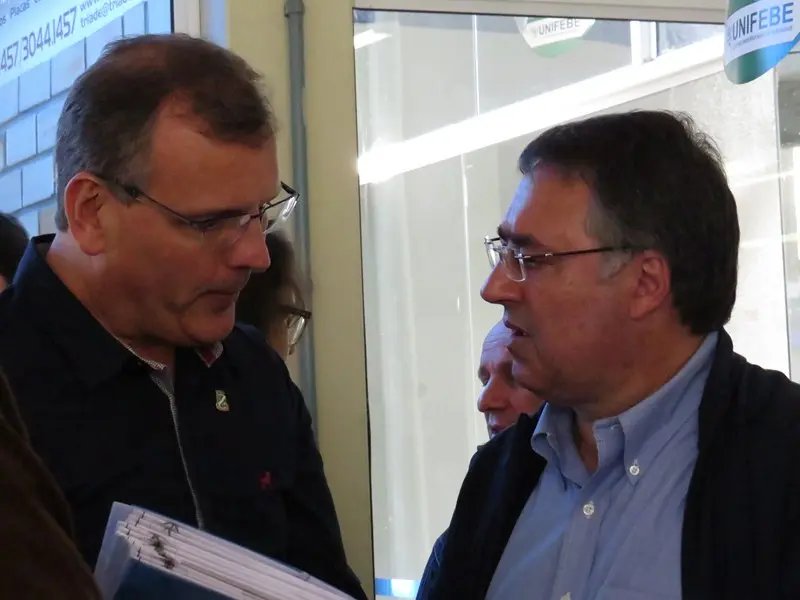 Prefeito entrega projeto ao governador