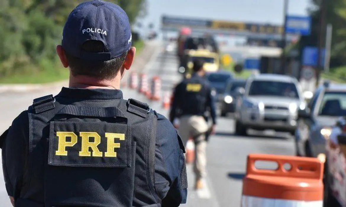 Pol&iacute;cia Rodovi&aacute;ria aplica mais de 15 mil testes do baf&ocirc;metro no Natal