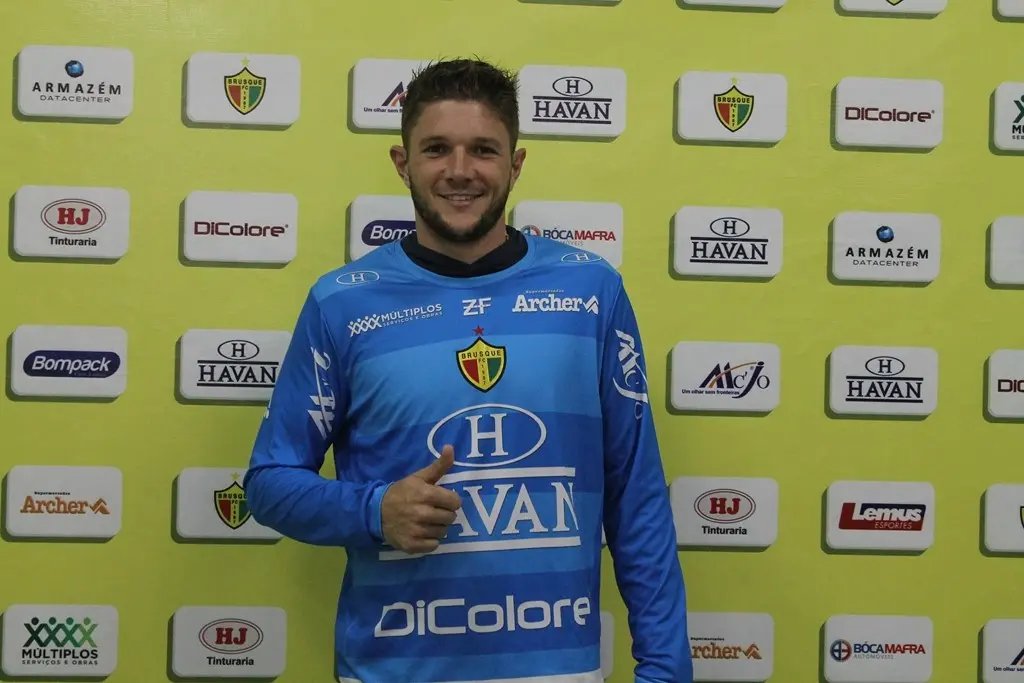 Goleiro Ricardo é o 11º a renovar contrato no Bruscão