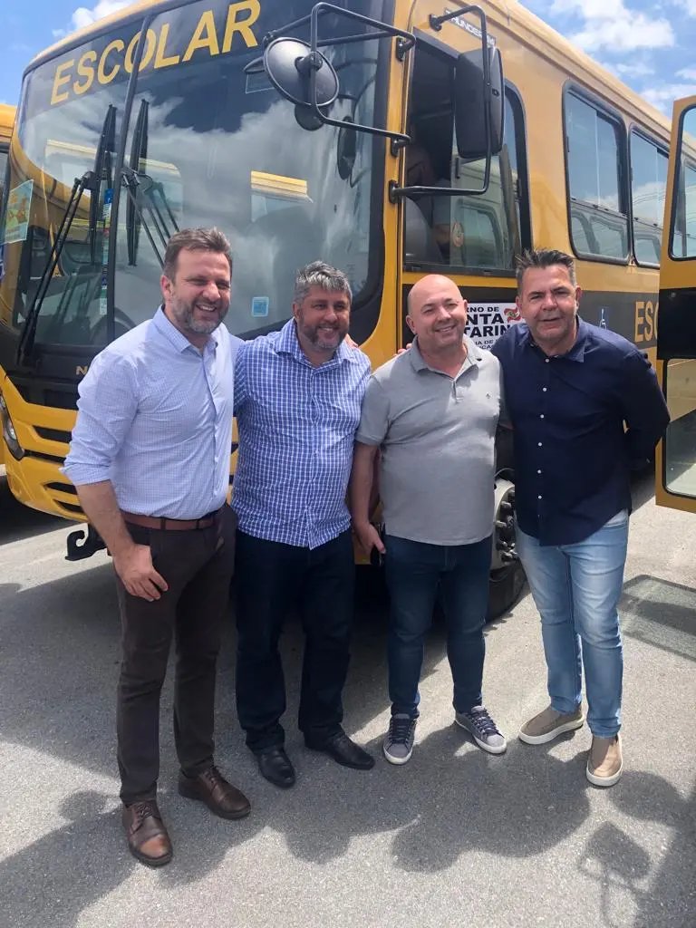 Brusque recebe &ocirc;nibus para transporte escolar 
