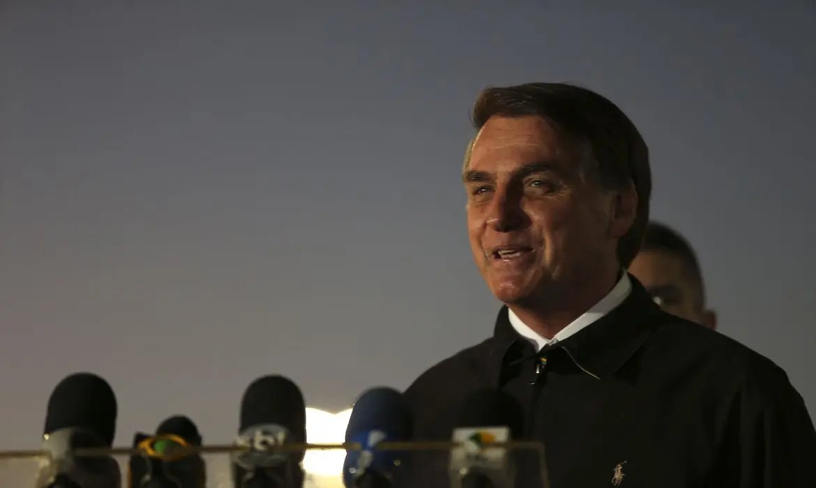Bolsonaro diz que projeto de fake news limita liberdade de express&atilde;o