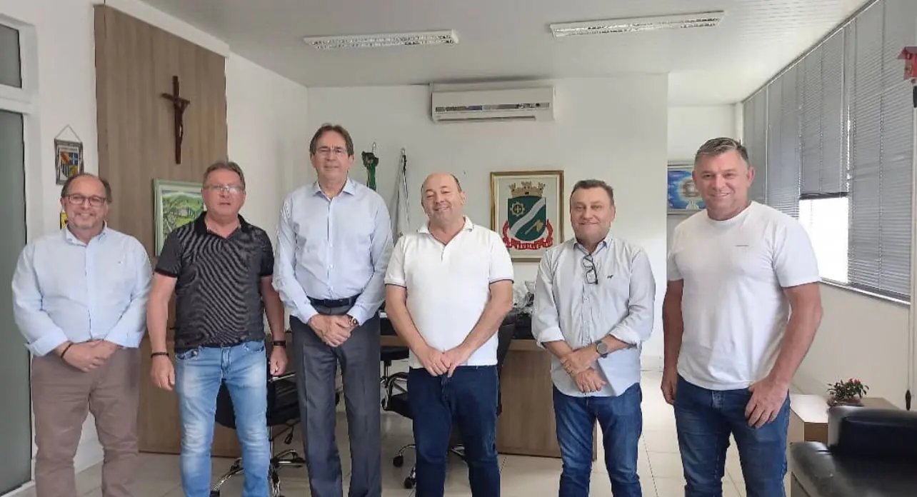Presidente da FIESC se re&uacute;ne em Brusque, para tratar de negocia&ccedil;&atilde;o da venda do SESI