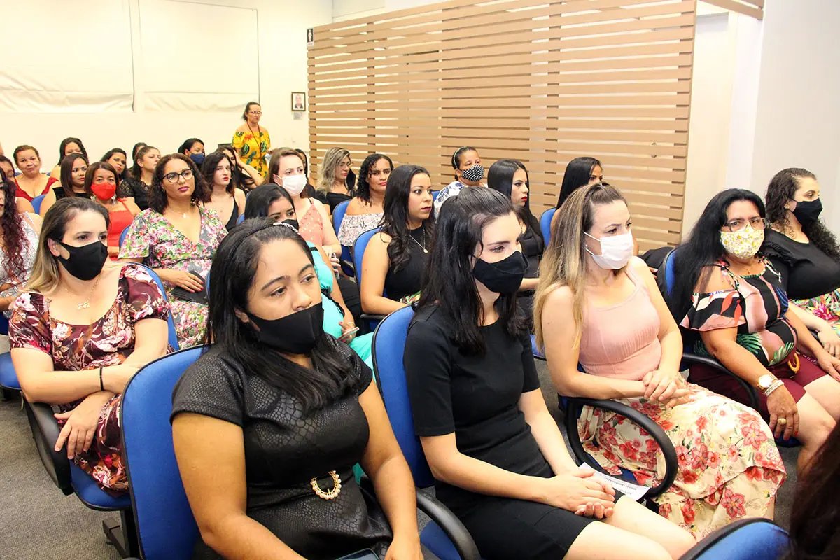 Escola de Costura da AmpeBr forma mais 74 de profissionais 