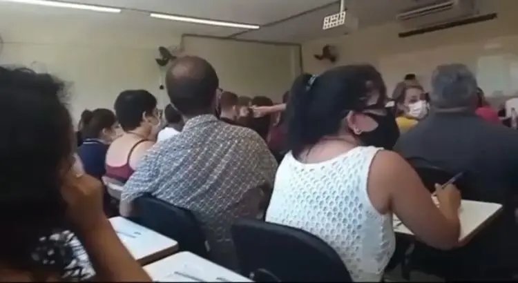 (V&Iacute;DEO) Professores reclamam de sala lotada em prova de ACT  