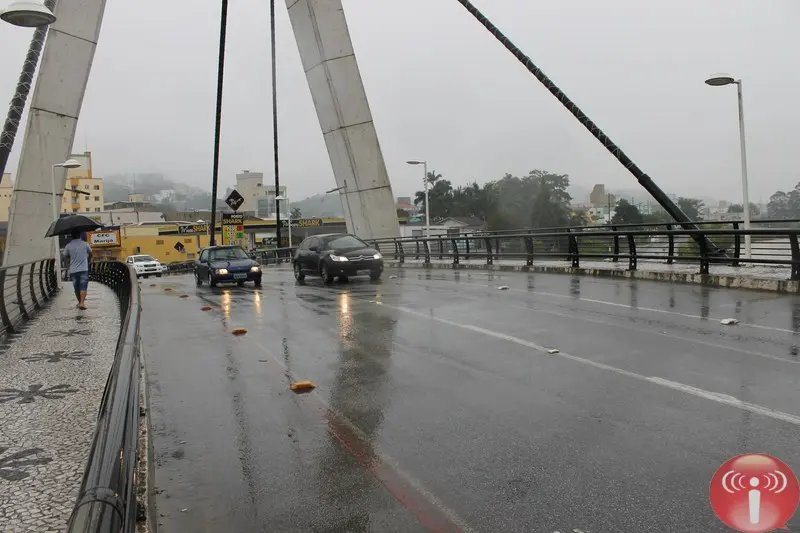 Sábado deve ser de chuva na região
