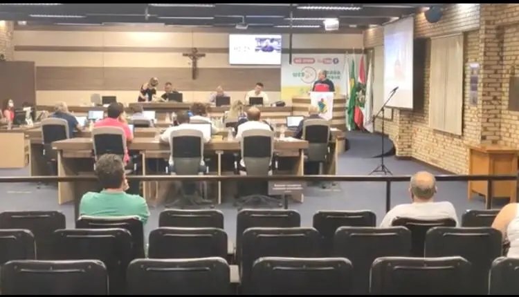Vereadores aprovam valor de sal&aacute;rio para assessores 