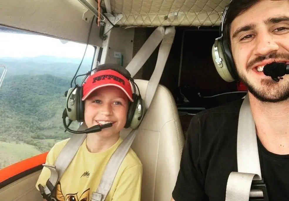 Menino pede avi&atilde;o emprestado para ir ao c&eacute;u falar com Deus e pedir um cora&ccedil;&atilde;o novo ao pai 