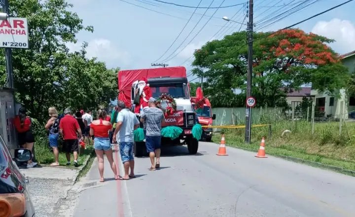 A&ccedil;&atilde;o com carro de Papai Noel acaba em trag&eacute;dia, com uma pessoa morta