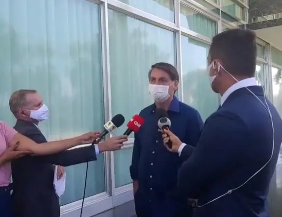 Teste confirma que presidente Bolsonaro est&aacute; com Coronav&iacute;rus
