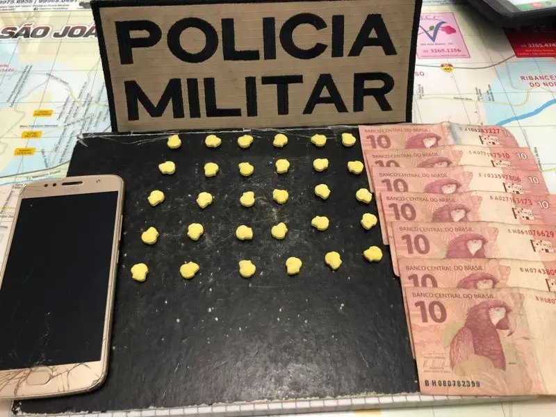 Jovem é flagrado com 30 comprimidos de ecstasy