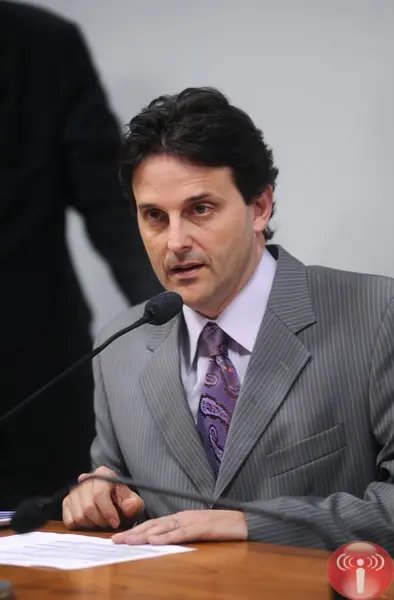 Bornhausen realiza palestra em Brusque