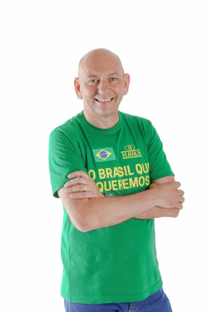Comediante &eacute; condenado a pagar indeniza&ccedil;&atilde;o a Luciano Hang