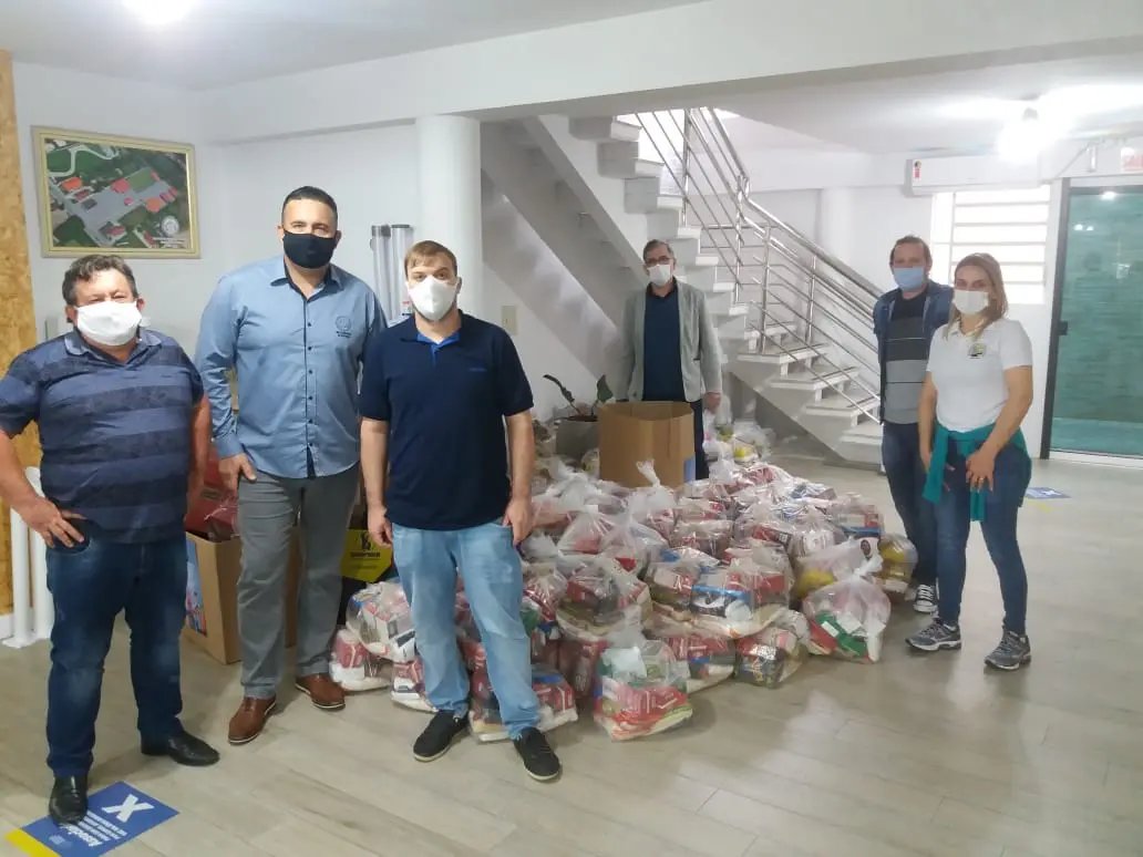 Sindicatos arrecadam uma tonelada e meia de alimentos