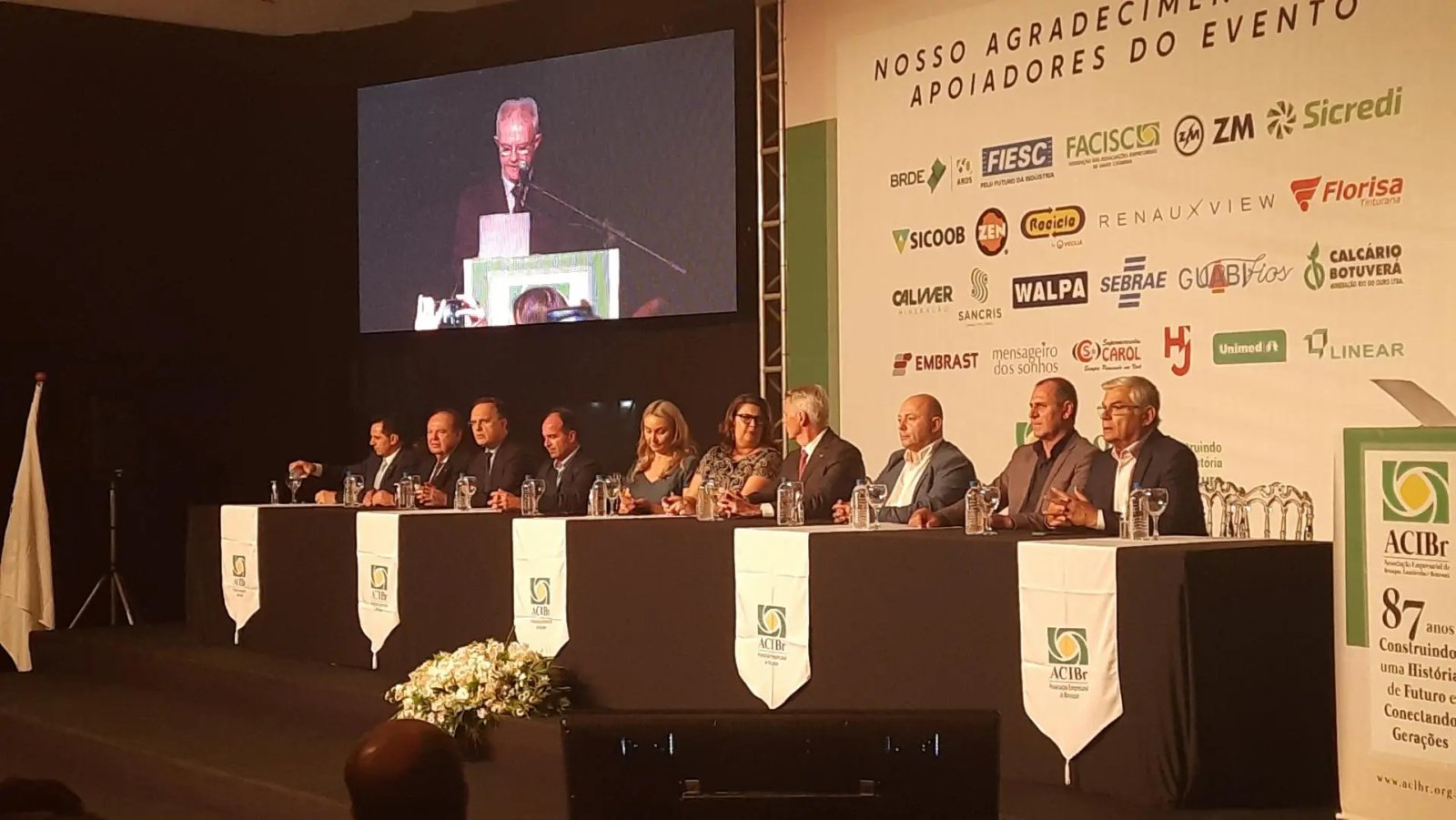 (V&iacute;deo) Em solenidade, ACIBr empossa diretoria para novo mandato