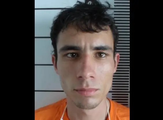 Homem morre após tentar agredir policiais com facão