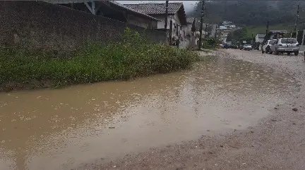 (V&iacute;deo) Moradores do loteamento Dom Nelson convivem com alagamentos recorrentes