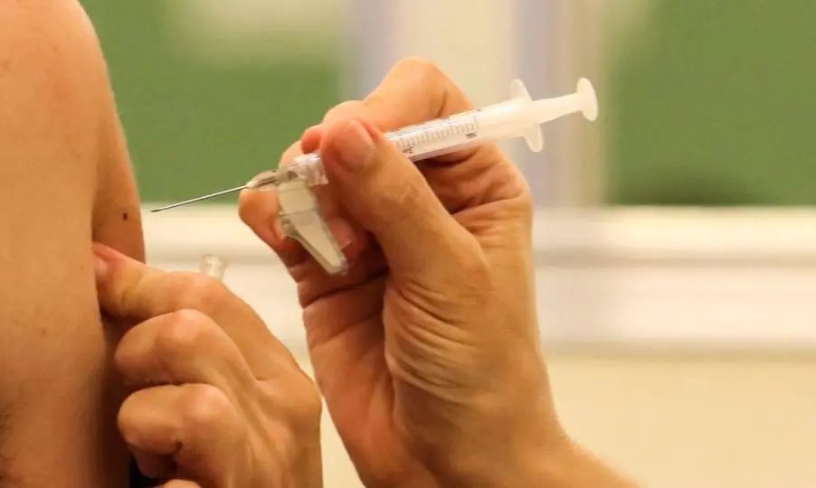 Brusque vacina mais de 103 mil pessoas com a primeira dose 