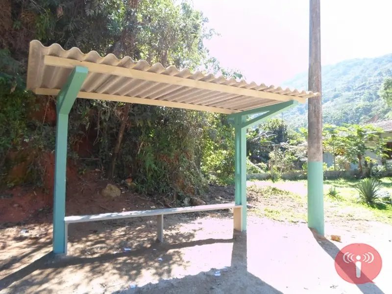 Pontos de ônibus recebem manutenção