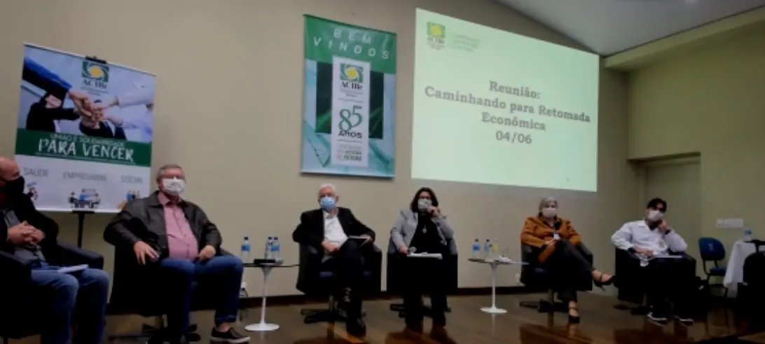 Reuni&atilde;o entre empres&aacute;rios e prefeitos debateu volta das atividades