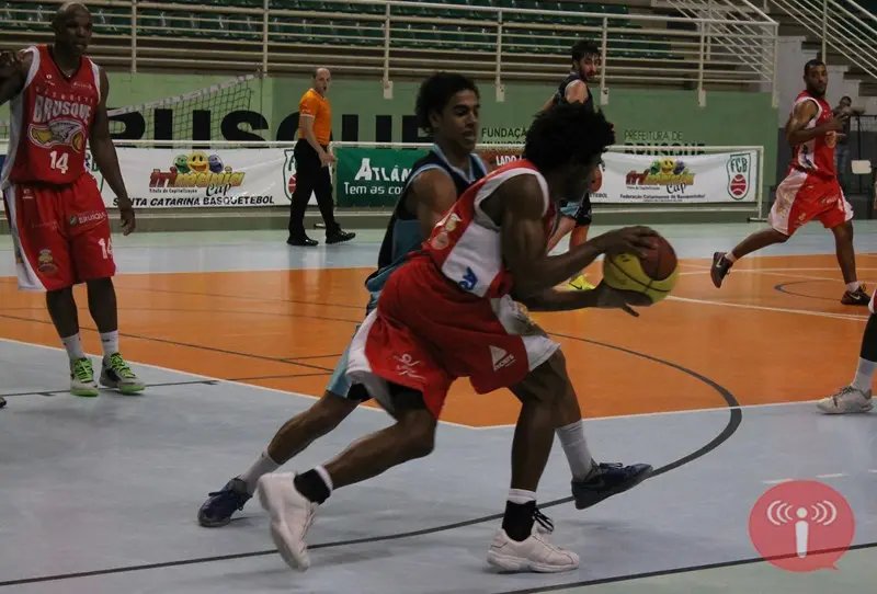 AD Brusque estreia no quadrangular
