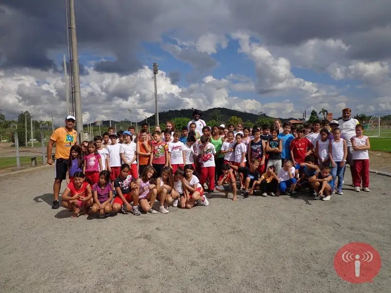 Alunos participam de projeto de atletismo