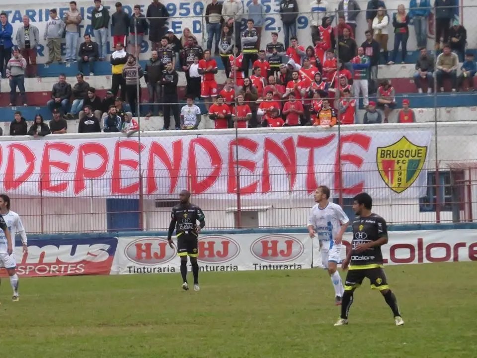 Brusque arranca empate dentro de casa no finalzinho