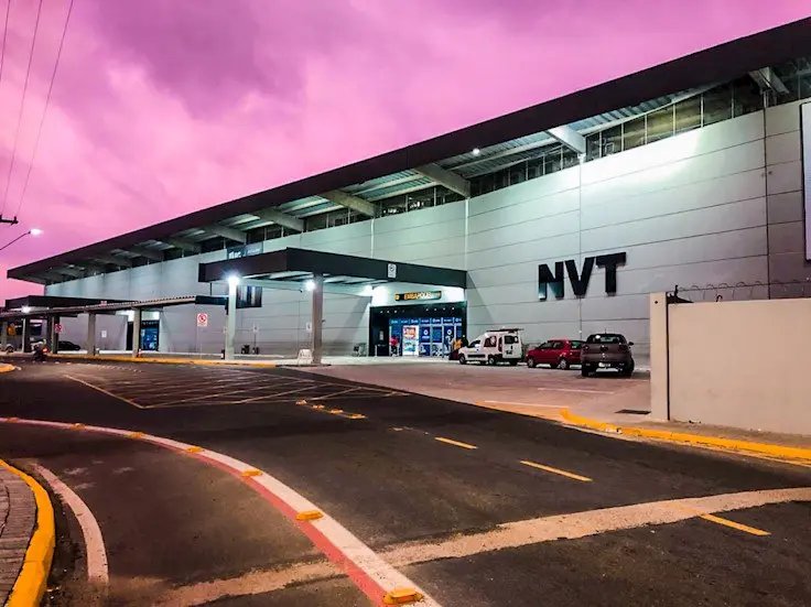  Navegantes e mais oito aeroportos s&atilde;o privatizados 