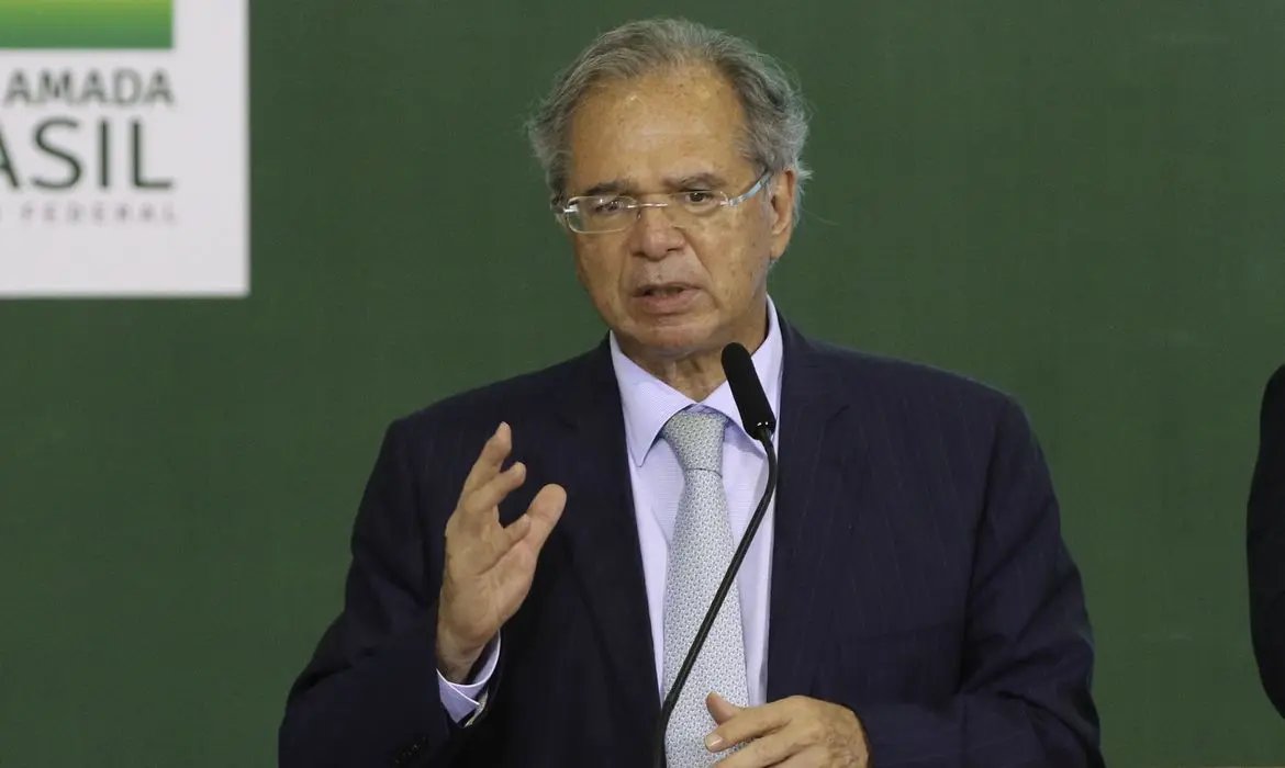 Guedes afirma n&atilde;o haver fonte permanente para custeio do Aux&iacute;lio Brasil