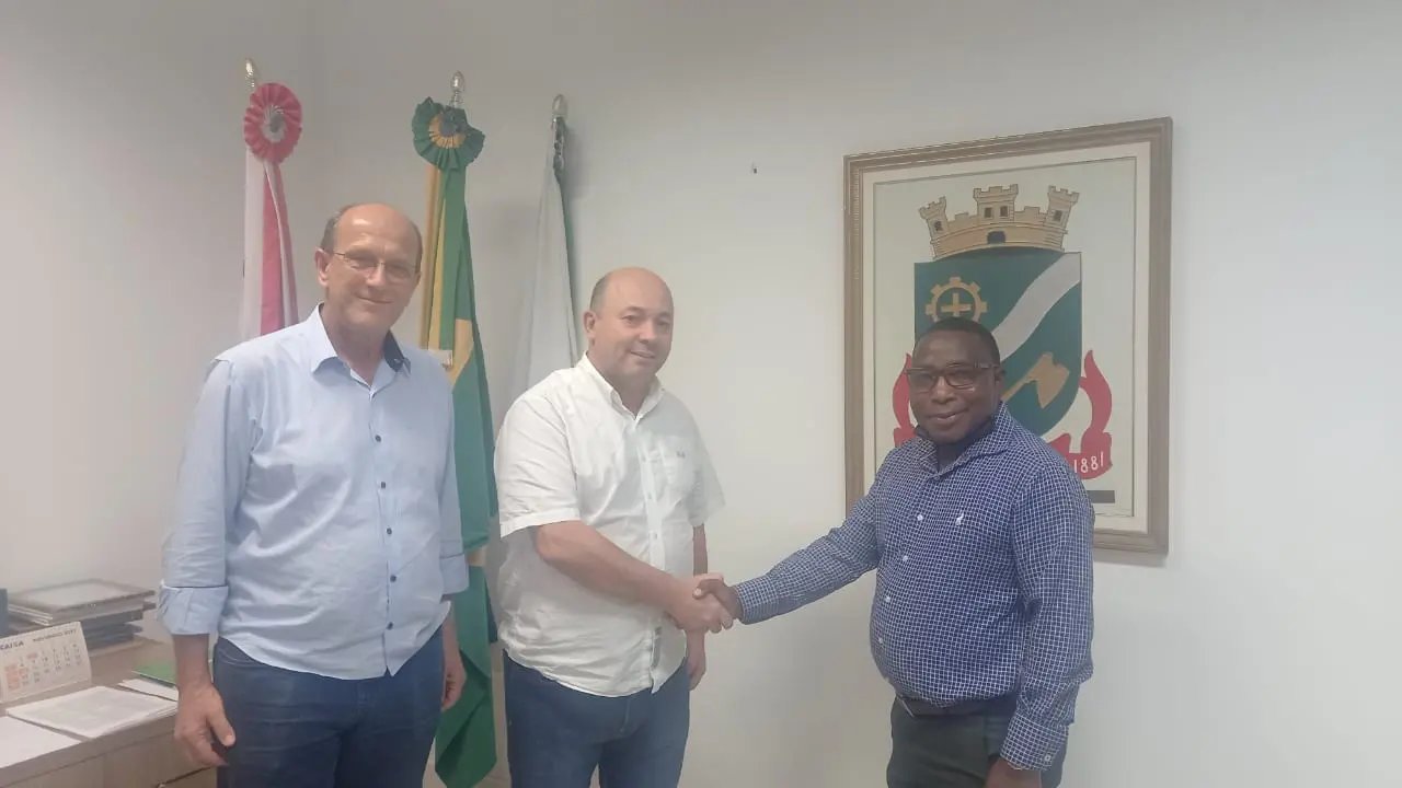 Prefeito de Nacala Porto, em Mo&ccedil;ambique, visita Brusque