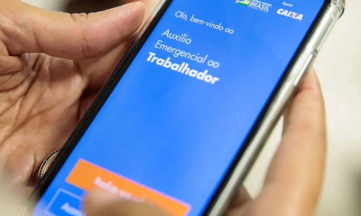 Segunda parcela do aux&iacute;lio come&ccedil;a a ser creditada nas contas