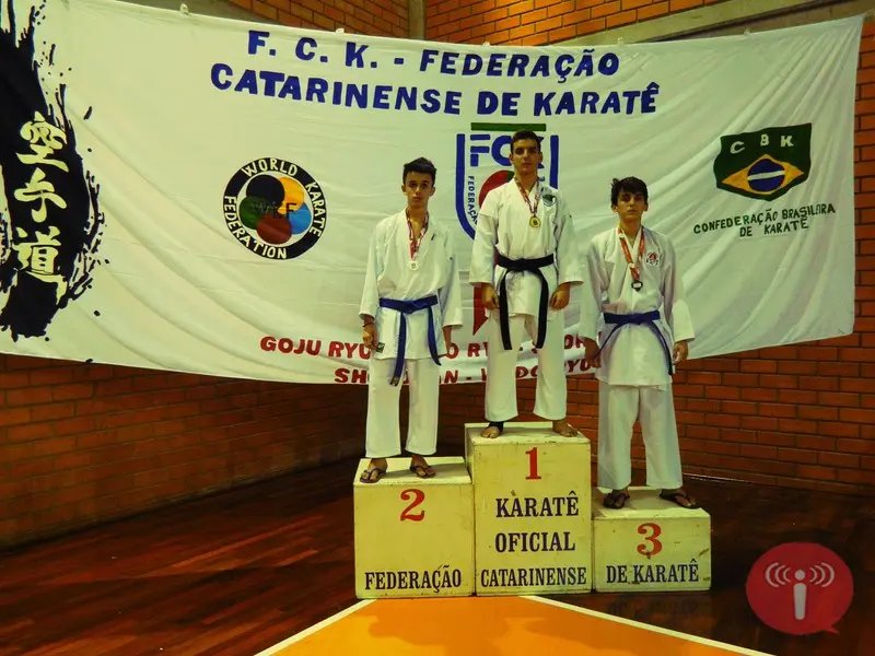 Carateca brusquense conquista ouro no estadual