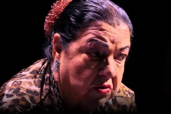 Morre Mãe Dináh
