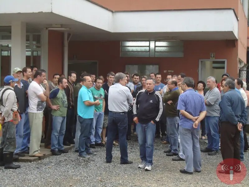 Ex trabalhadores são convocados para reunião