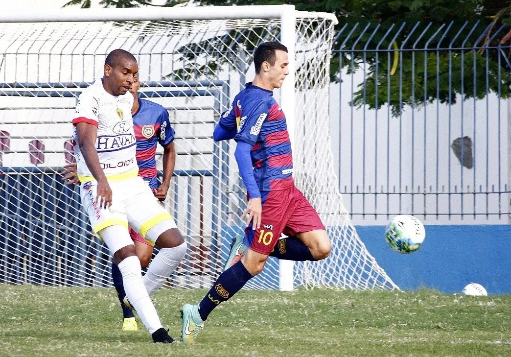 Brusque estreia com empate sem gols no RJ