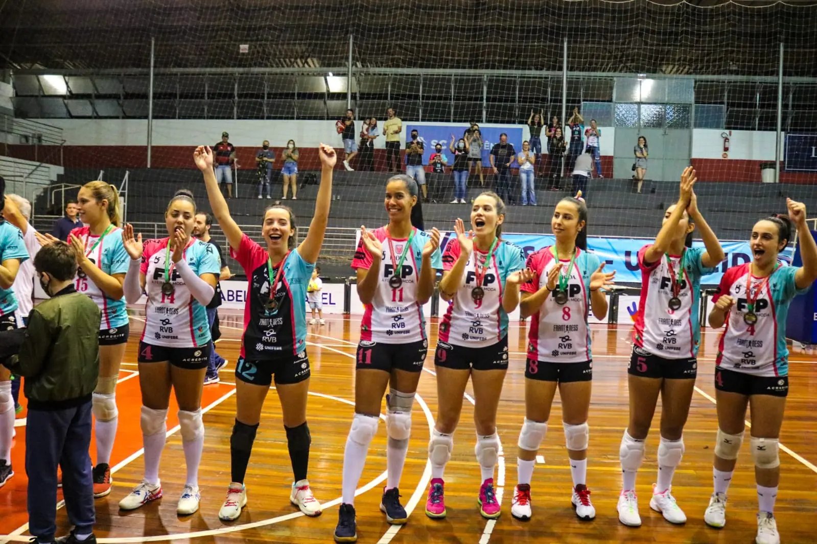 Abel Moda V&ocirc;lei Brusque vence Chapec&oacute; no tie-break e conquista t&iacute;tulo Estadual