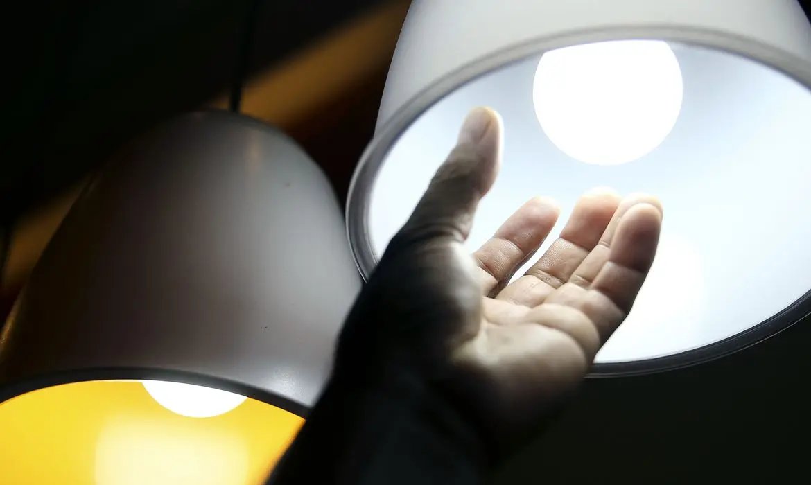 Corte de luz na v&eacute;spera de final de semana ser&aacute; proibido