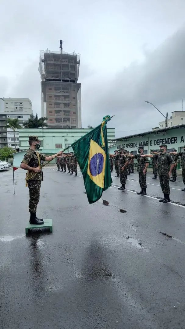 Tiro de Guerra faz cerim&ocirc;nia de Juramento &agrave; Bandeira 